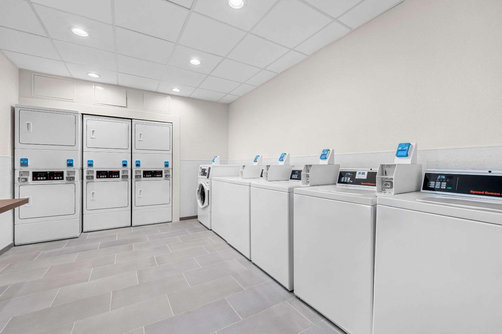 Everhome Suites Fayetteville Near Fort Bragg Екстериор снимка