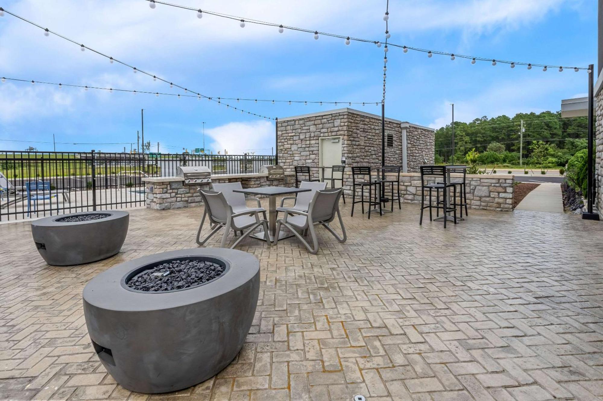 Everhome Suites Fayetteville Near Fort Bragg Екстериор снимка